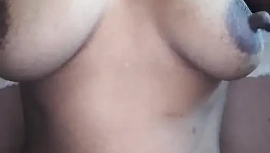 Приватные соло-моменты симпатичной индийской девушки