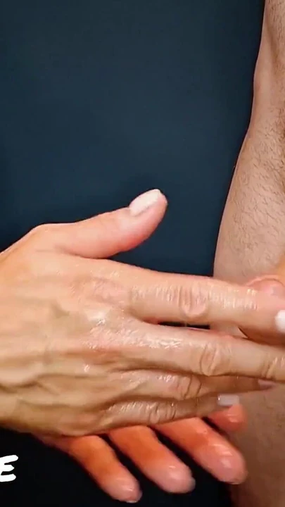Ikonikus pillanat a "Pretty Pink Nails Make Him Cum Four Times (Fejési idő)" című dalból