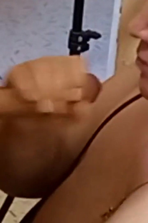 Muie sexy și pasională de la soacra cu spermă în gura ei