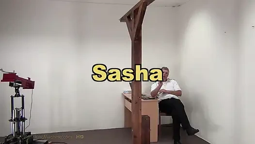 Sasha dicambuk pakai mesin seks - cambukan di punggung