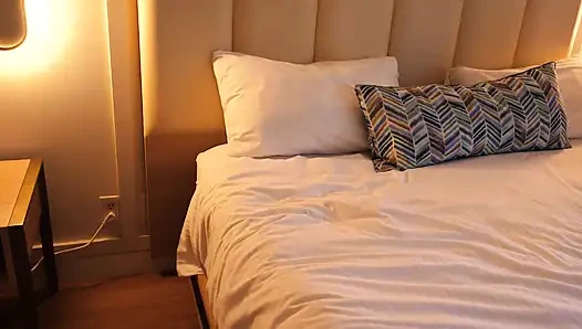 Sexy MILf nimmt großen schwanz tief in sie hinein