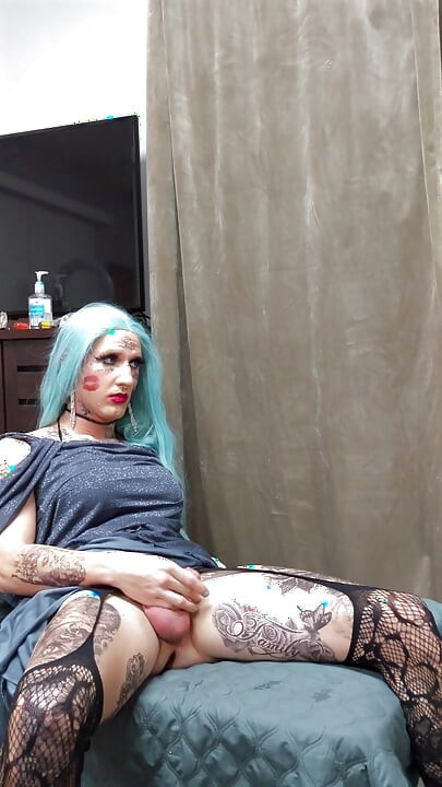 Extremely Hot Tatted Femboy Jerking
