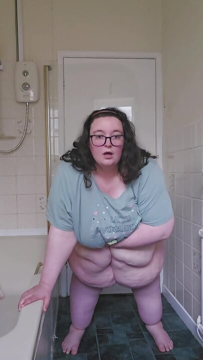Goddess Bathroom Belly Play