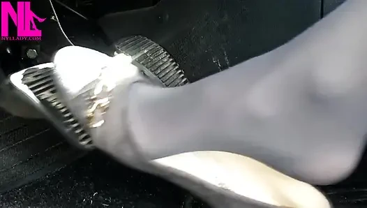 Menghidupkan kembali di flat abu-abu dengan rantai dalam mp4format