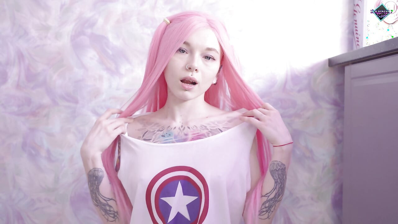 Horny teen masturbates in the kitchen. Karneli Bandi