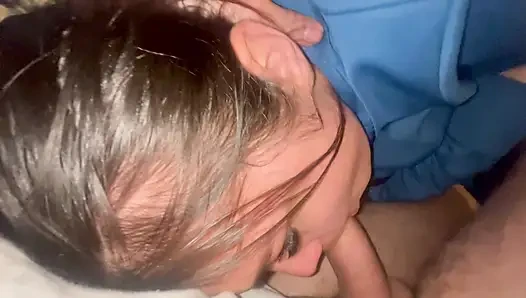 Blowjob pagi membuat hariku lebih indah