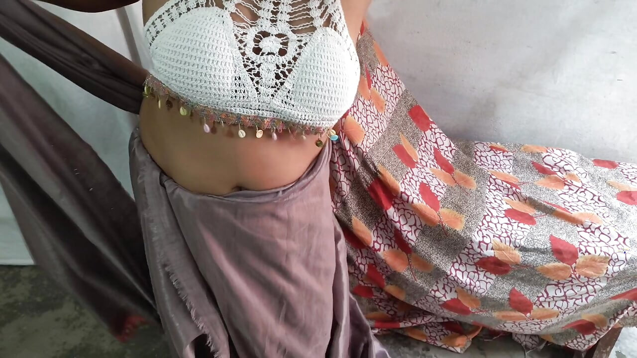 Quente madura indiana peituda fez sexo romântico quente com seu cunhado magro e gozada facial