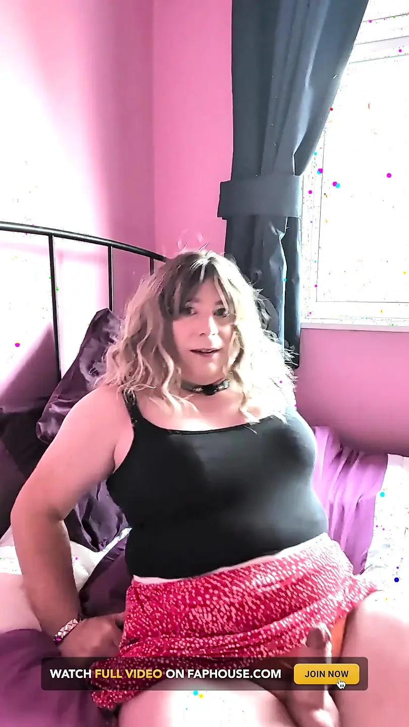 Naked Nikki Shoots Her Cum!