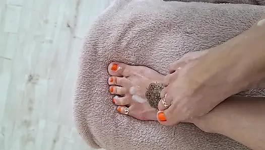 quick squirting on tattooed foot after work