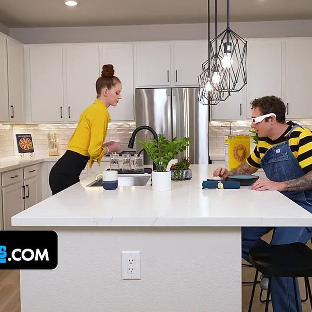 Pervmom - april गांड चुदाई आश्चर्य को बेवकूफ बनाती है: मेरी सौतेली मम्मी चाहती है कि मैं उसके खिलौनों का उपयोग करूं और उसे जोर से चोदूं