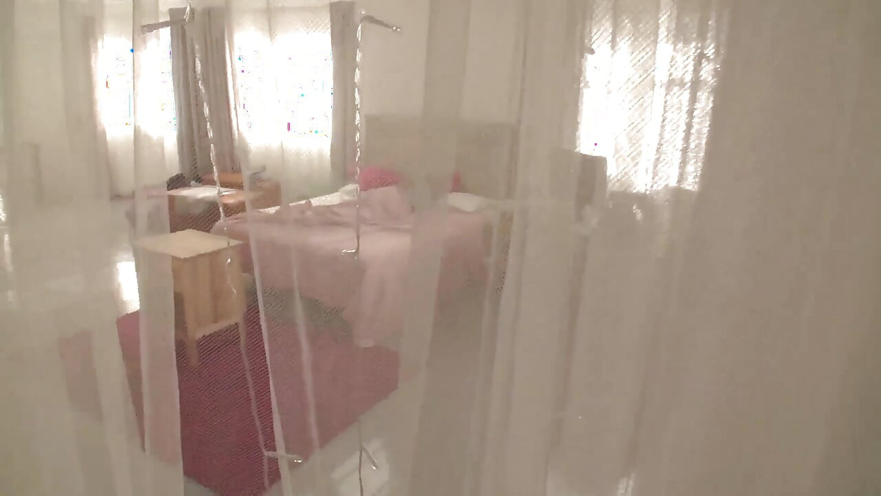 Árabe caliente Aysha se despierta con sexo y chorreo de leche