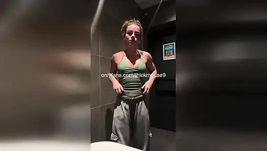 18-jährige cheerleaderin erstes bukkake: 50 typen kommen!