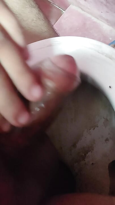 Aaj apne hi chhuchiyon se khela aur lund ki ki malish ki