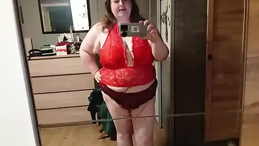BBW likes to show itself in lingerie