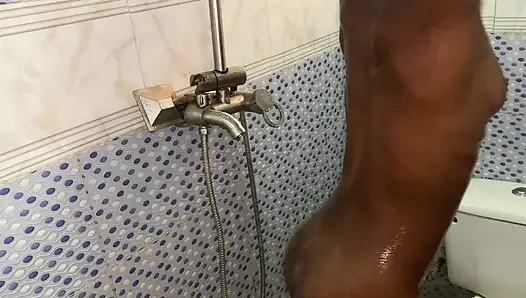 Ateşli zenci bebek banyoda tombul doğal güzellik