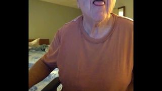Opa streelde op webcam