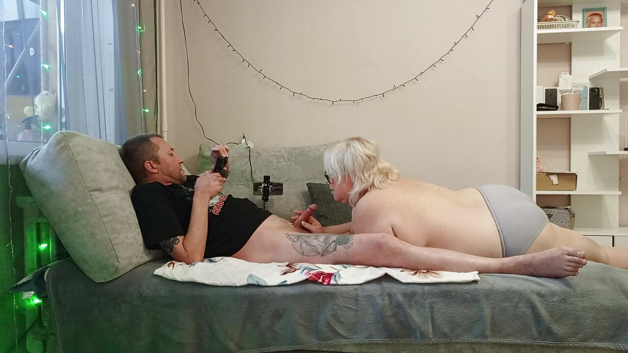 Profundo boquete da madrasta para gozar