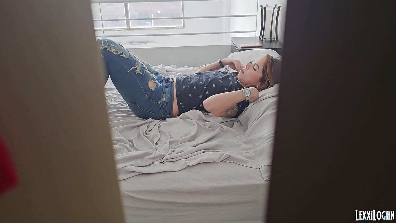 Stepsister Caught Me Watching Her and We Ended up Fucking