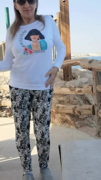 Abuela loca en el playa