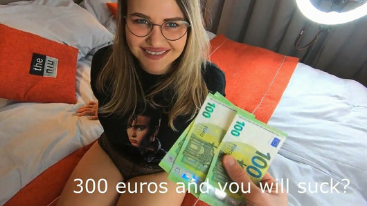 Mädchen für Geld in den Mund gefickt, während ihr Freund nicht im Hotel war