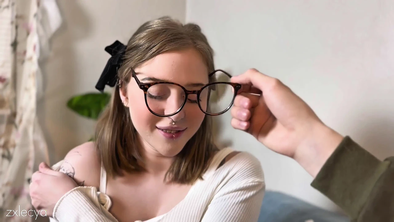 一个学生的紧致阴户骑乘鸡巴