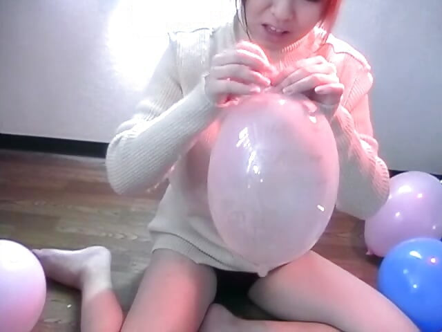 Chica japonesa le gusta en el piso