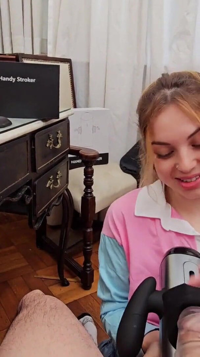 testando um novo brinquedo "o golpe útil" de pêssego ruim | Clipe 1