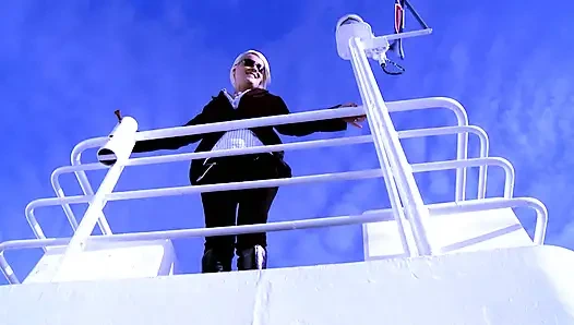 Блондинка-бомба Соблазняет Членом В Роскошной Машине