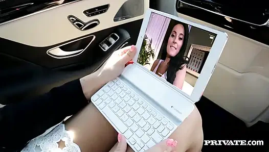 Сексуальная Lexi Dona сквиртует повсюду в этом секс-видео в видео от первого лица