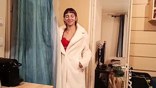 AngelBerries en iyi arkadaşının evine gidiyor ve ellerini onun elinden alamıyor