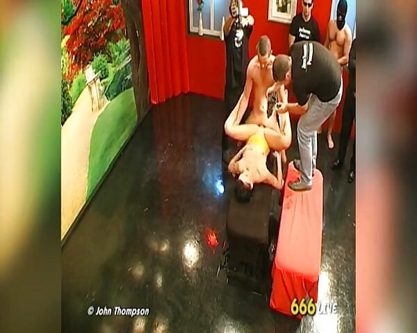 Morena Puta Empapada En Meo Por Varios Hombres