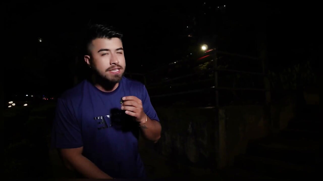 Tour pela casa de uma atriz pornô rabuda - termina em uma grande foda