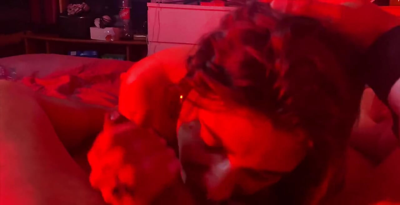 Lo estaba chupando pero le pedí que me chupara