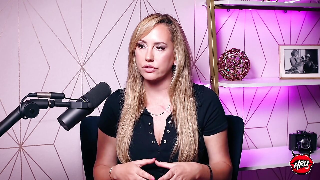 Brett Rossi: o Retorno, o Caos e o Que Realmente Aconteceu com Charlie Sheen