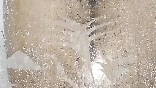 Dan jika Anda menemaniku untuk mandi, tangan Anda hilang