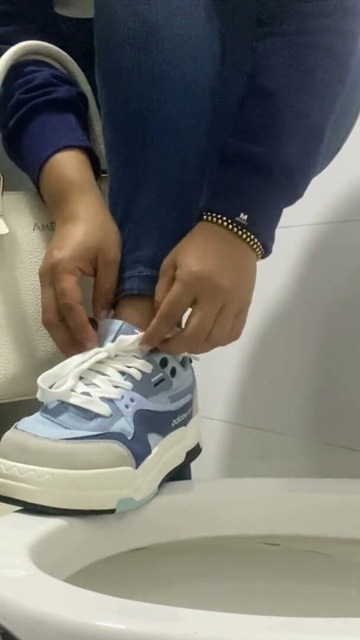 Sexy girl is captured in public restrooms in shopping mall | Clip 2