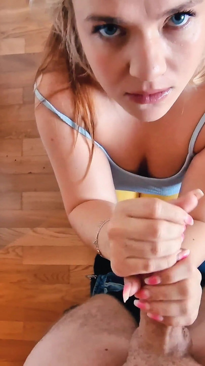 อย่ารู้สึกอยากนอน - เย็ดอย่างเร็วในห้องโถง!