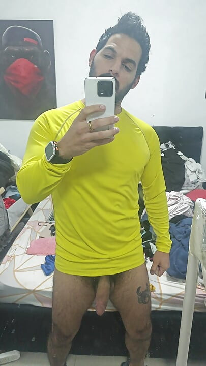 The best face fuck is when I put my favorite yellow t-shirt