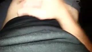 Yo haciendo un video masturbándose para enviárselo a mi novia