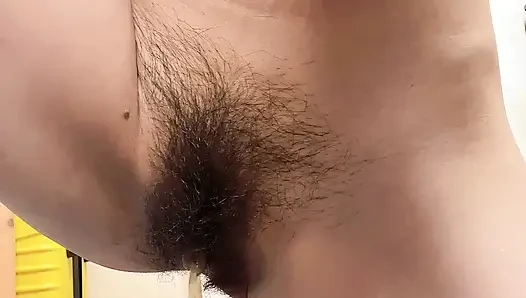 Hana si cewek seksi yang lagi kencing ini nggak sabar kencing!
