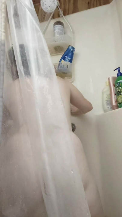 Spectacol delicios la duș 1v2