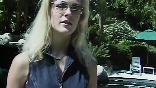 Interracial Sorority Bash: Heiße Pool-Action