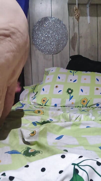 Cewek-cewek nakal ini lagi asik ngentot kontol besar sampai meringis keenakan!