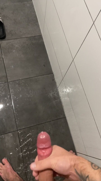 Kom efter 30 sekunder i brusebadet