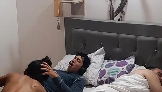 Erkek arkadaşımın arkadaşını sikiyorum ve ondan bana nüfuz etmesini istiyorum