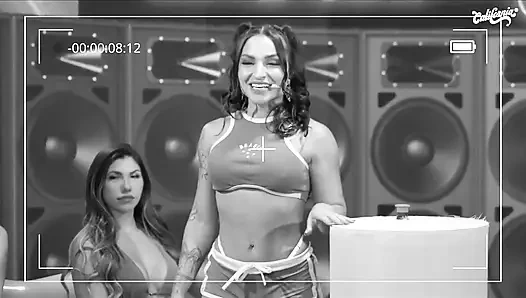 Горячая Азиатская Девушка Соблазняет И Мастурбирует Для Курьера
