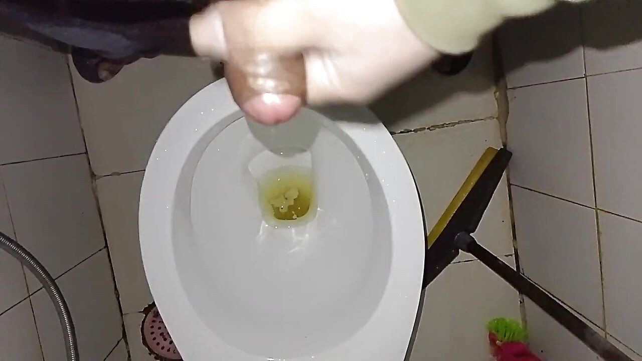 Pissing Video