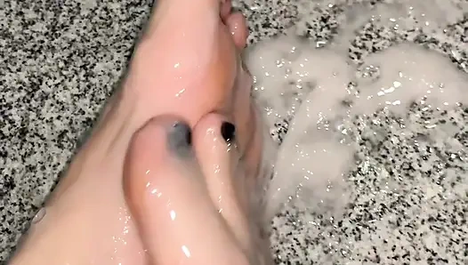 Sticky feet