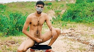 Dikke kont sexy Indische homojongen wil seks in het openbaar met cumshot