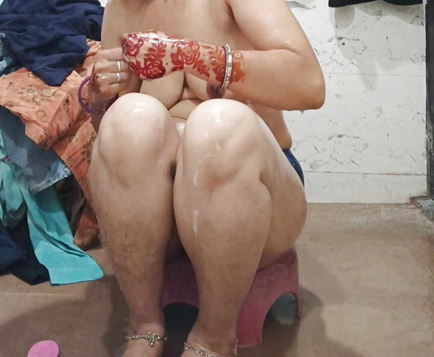 Priya bhabi hot video bathing show